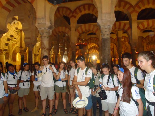 Los expedicionarios en la Mezquita de Córdoba